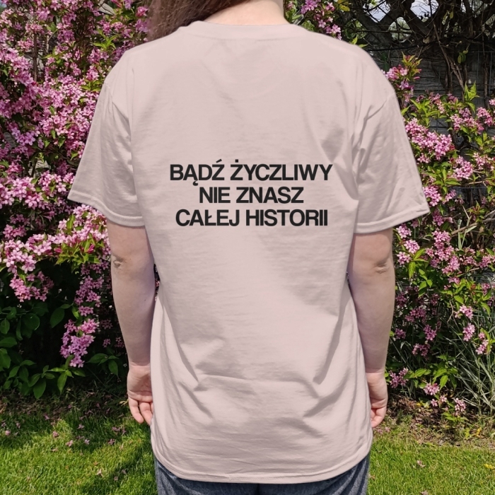 Koszulka z przesłaniem oversize Bądź życzliwy, nie znasz całej historii