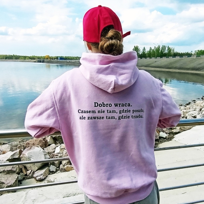 Bluza z przesłaniem oversize z kapturem Dobro wraca