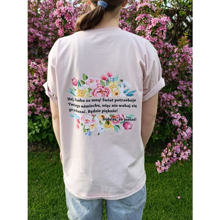 Koszulka oversize Dobrze, że jesteś! z kwiatowym motywem Unisex pozytywny T-shirt z przesłaniem