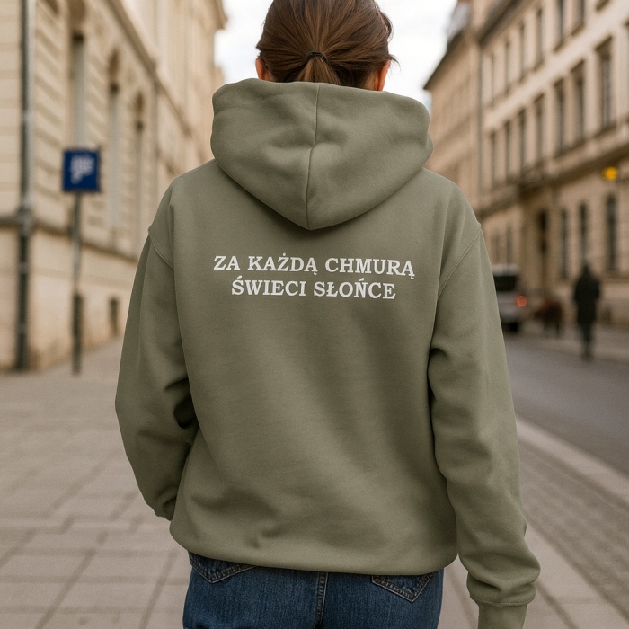 Bluza z przesłaniem oversize z kapturem Za każdą chmurą świeci słońce