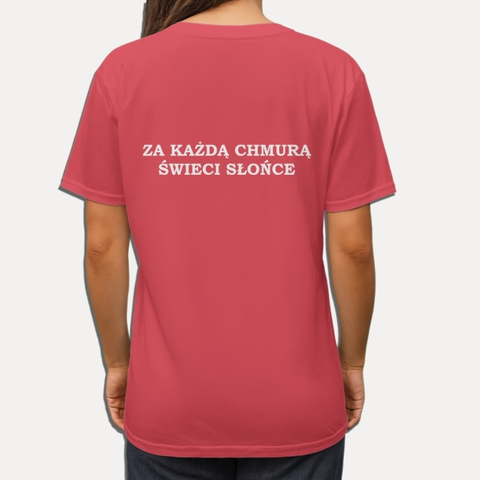 Koszulka z napisem „Za każdą chmurą świeci słońce” – pozytywna koszulka NosDobro pełna nadziei