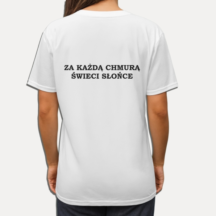 Koszulka z napisem „Za każdą chmurą świeci słońce” – pozytywna koszulka NosDobro pełna nadziei