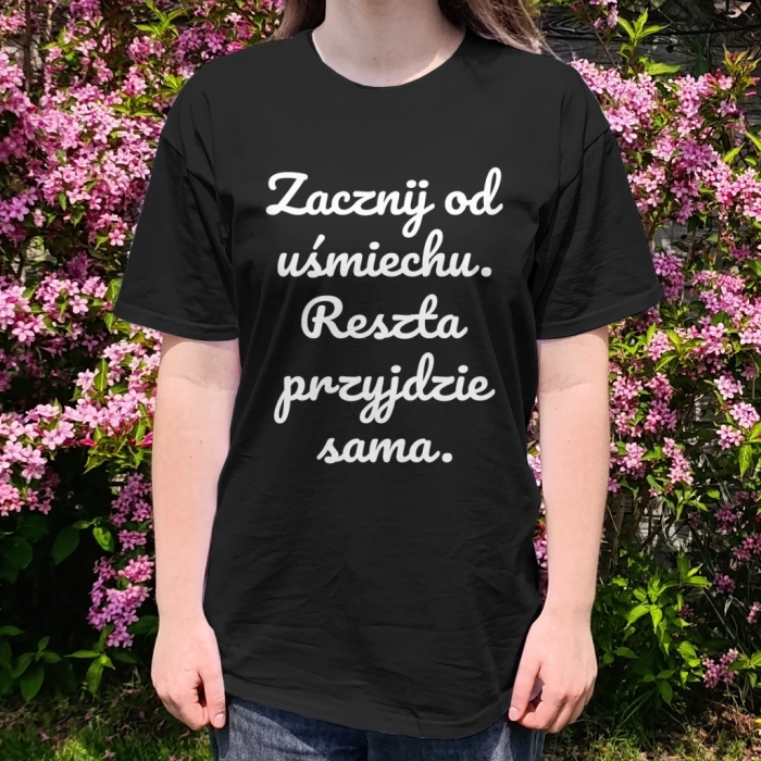 Koszulka z przesłaniem oversize Zacznij od uśmiechu. Reszta przyjdzie sama.