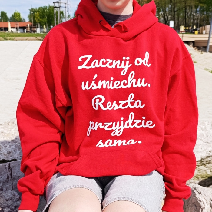 Bluza z przesłaniem oversize z kapturem Zacznij od uśmiechu. Reszta przyjdzie sama.