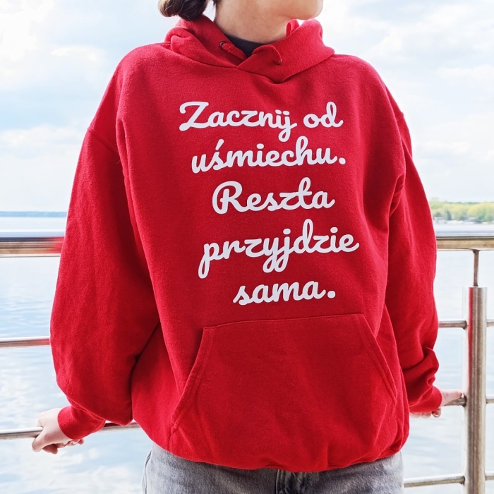 Bluza z przesłaniem oversize z kapturem Zacznij od uśmiechu. Reszta przyjdzie sama.
